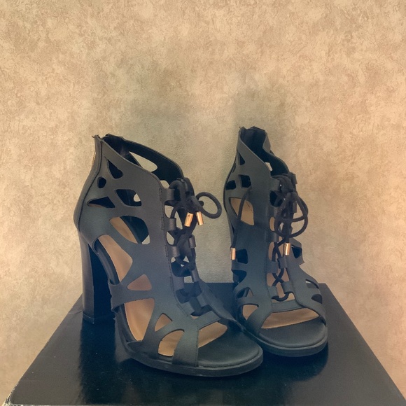 Call it Spring black heels US6.5 fits 7 - Picture 3 of 5